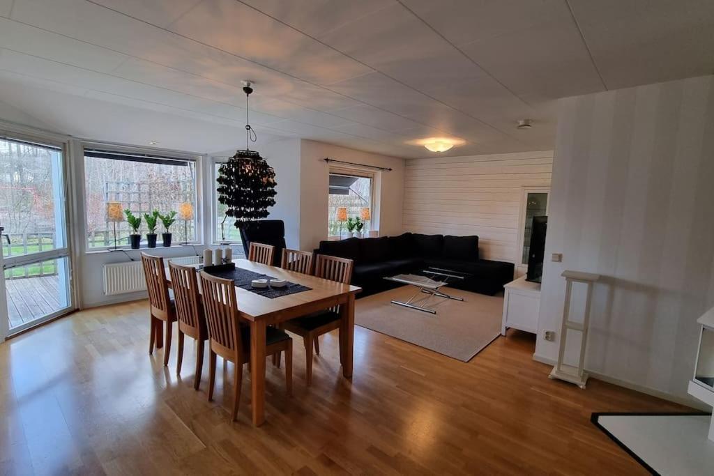 Trivsamt Parhus I Lugnt Omrade Inne I Tranas! Экстерьер фото